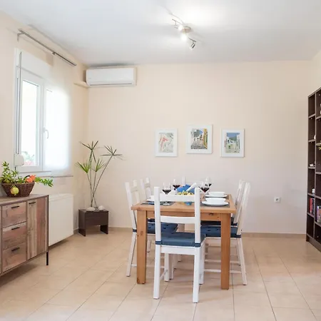 Solari Hill Maisonette Two Private Parking * Alepou