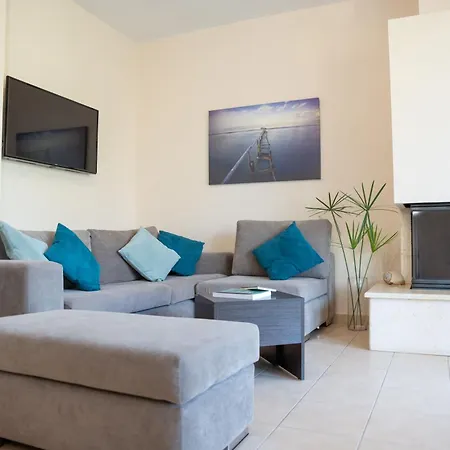 Solari Hill Maisonette Two Private Parking Apartment *